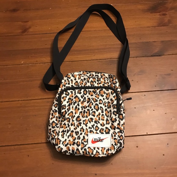nike sport crossbody bag